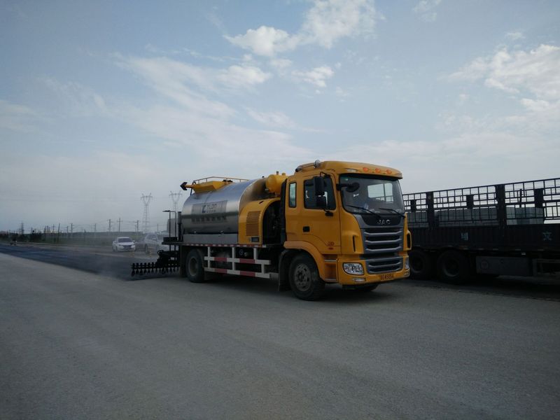 沥青洒布车型号0845，，，，松科高速白城施工